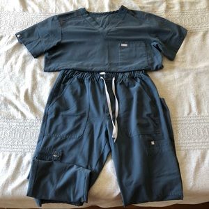 Men’s Figs Scrub Set